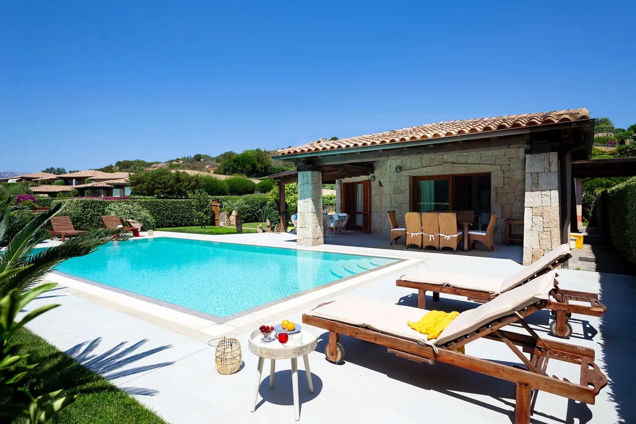 Gorgeous Villa on the White Sandy Beach of Salina Bamba