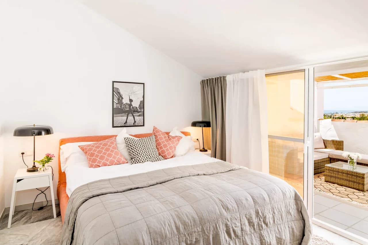 Stunning 3 BR Penthouse photo 3