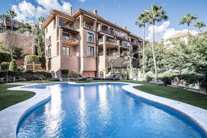 Holiday Flat With Stunning Views And Swimming Pool In Marbella