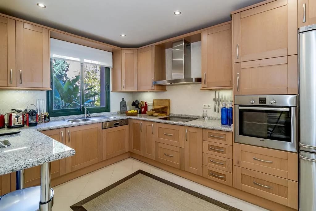 Holiday Flat With Stunning Views And Swimming Pool In Marbella photo 4