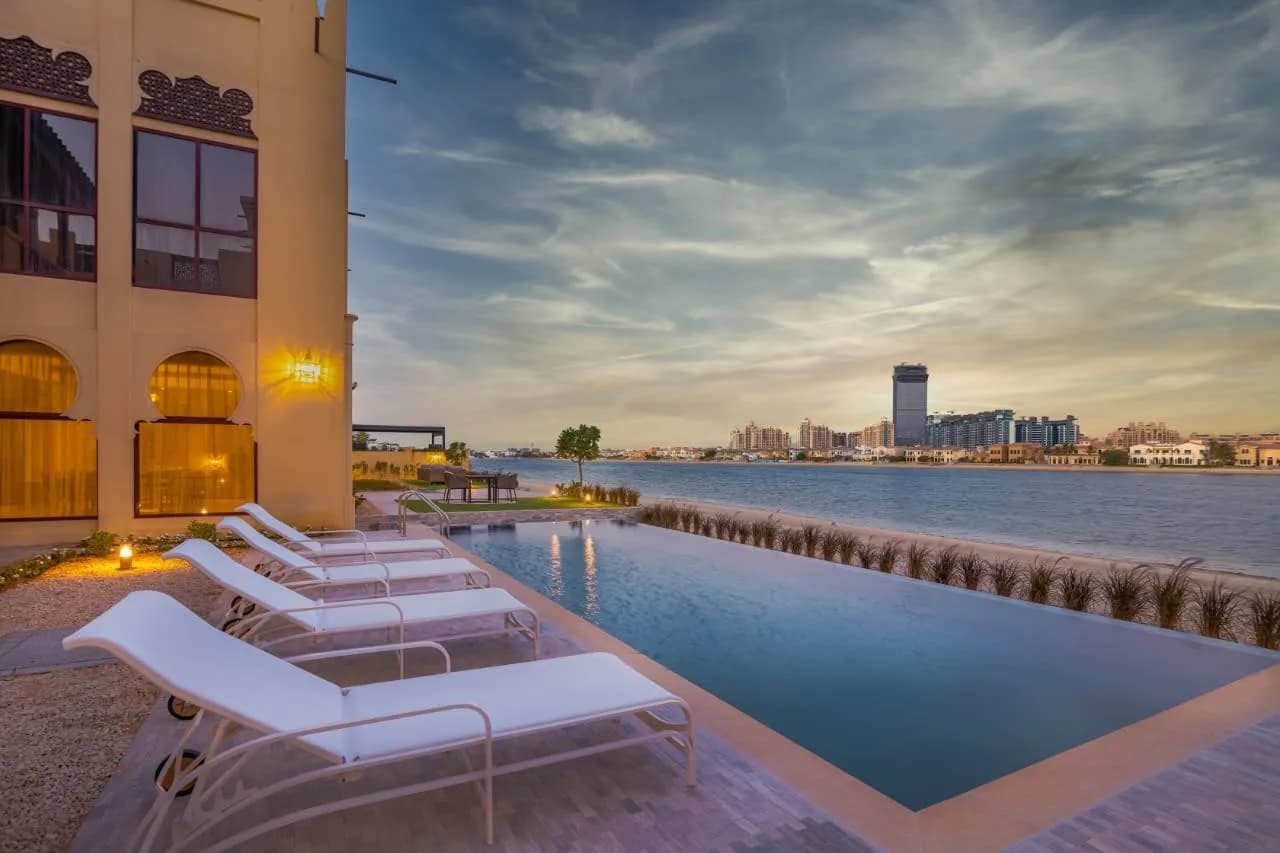 Grand Dubai Living with Deluxe Pool