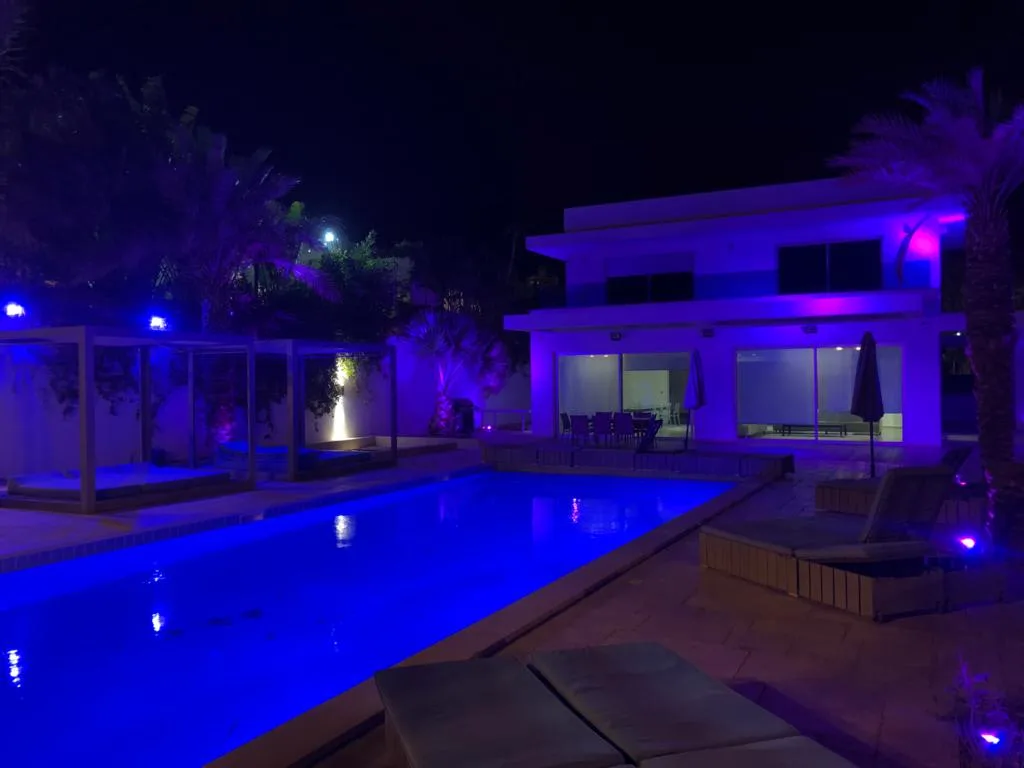 Spacious Modern Villa with Swimming Pool