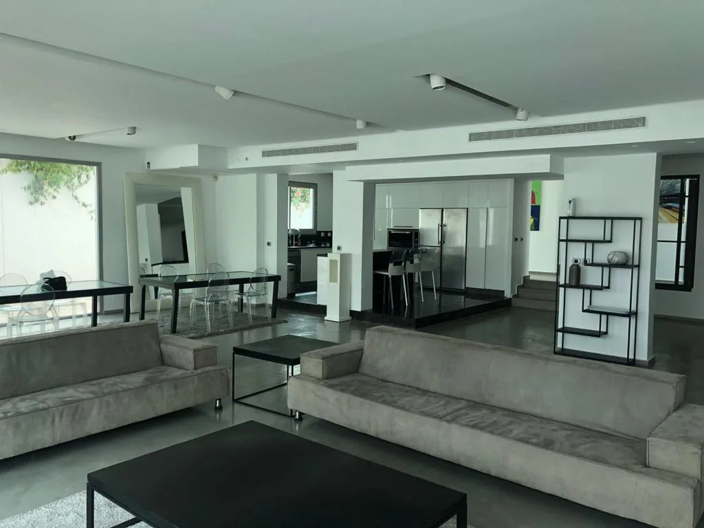 Spacious Modern Villa with Swimming Pool photo 2