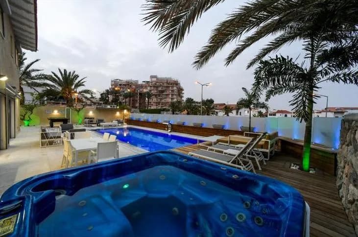 Outstanding 7BR Villa Close to the Sea photo 3