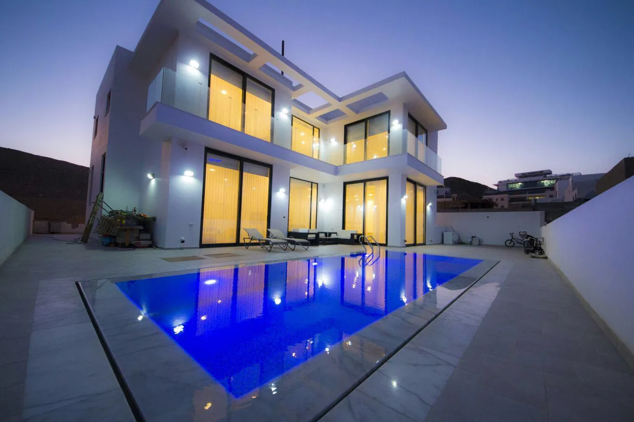 Stylish Modern Villa with Lovely Swimming Pool
