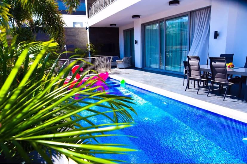 6BR Contemporary Villa with Nice Interiors