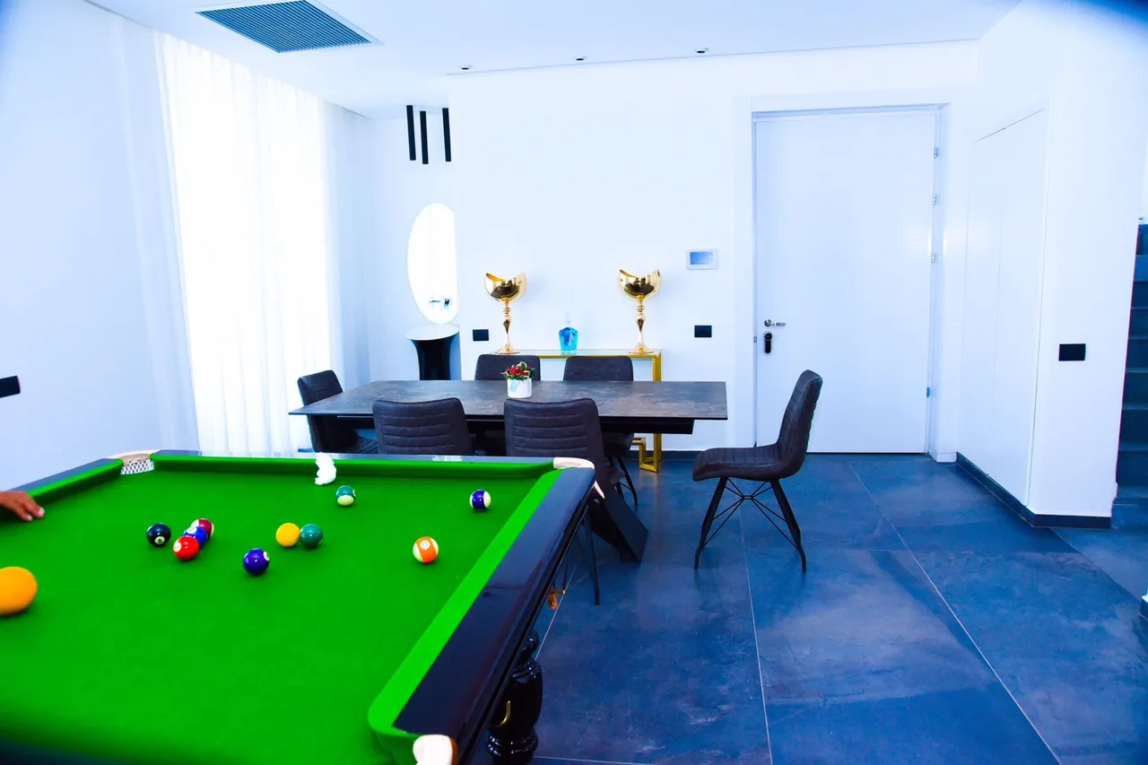 6BR Contemporary Villa with Nice Interiors photo 3