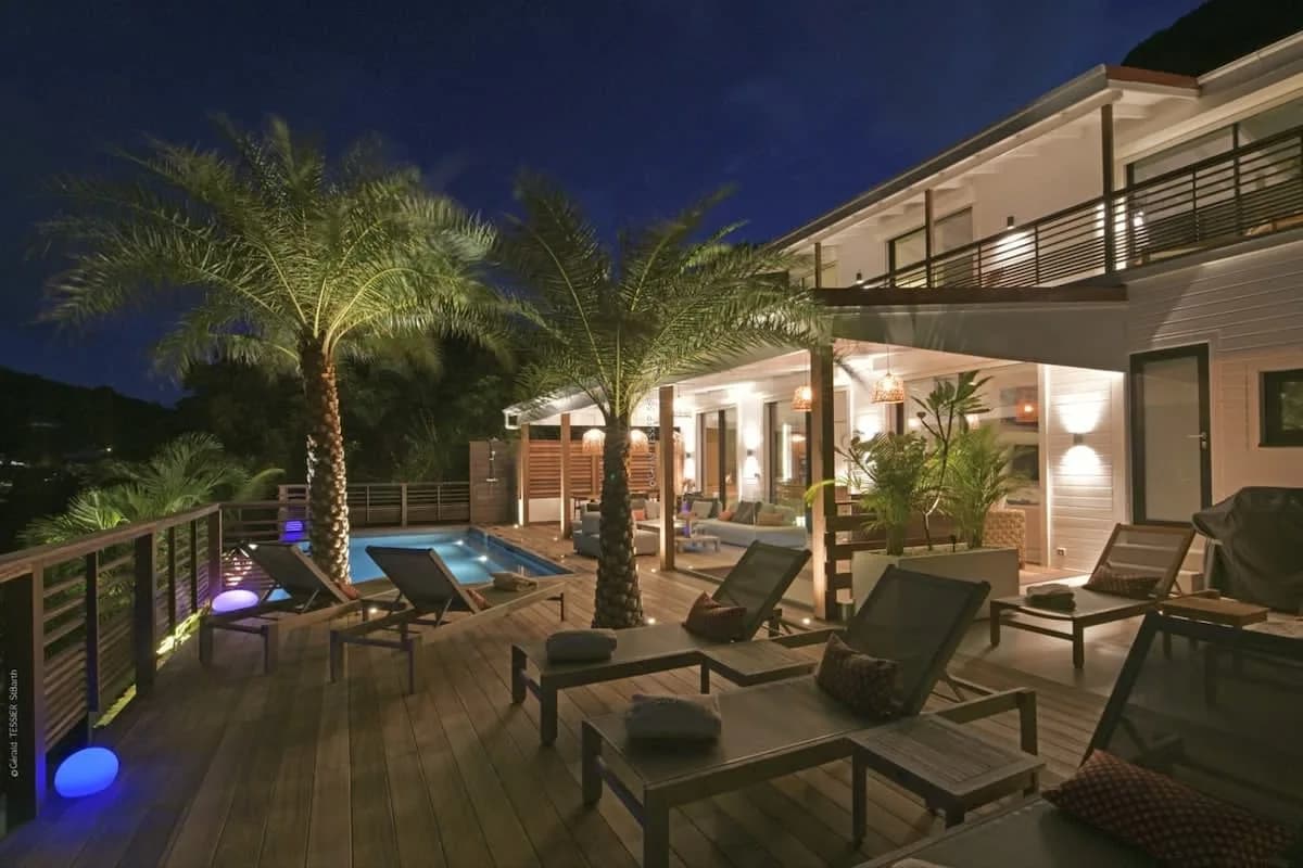 Brilliant Tropical Villa with Relaxing Scenery photo 2
