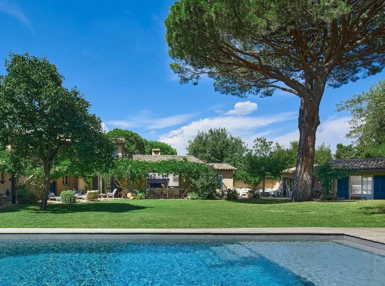 Superb Homestead Villa with Massive Manicured Garden photo 3
