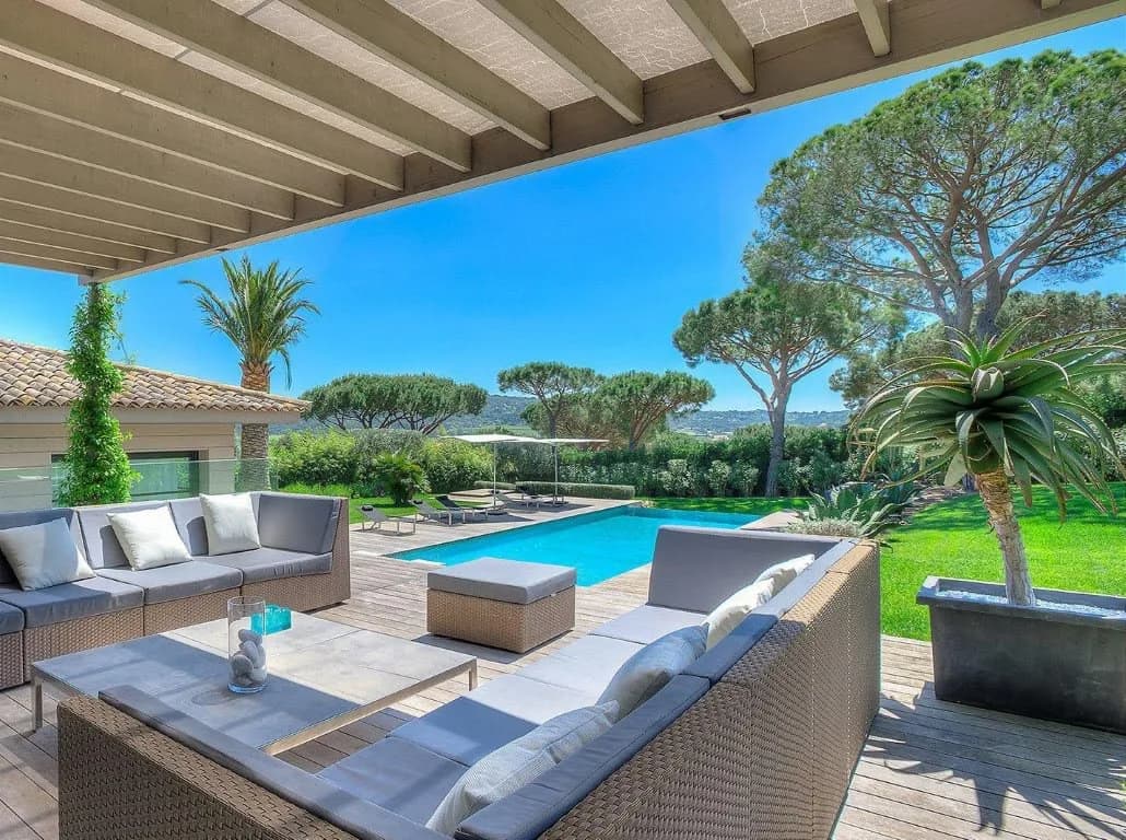 Remarkable Modern Villa with Striking Sea View photo 2
