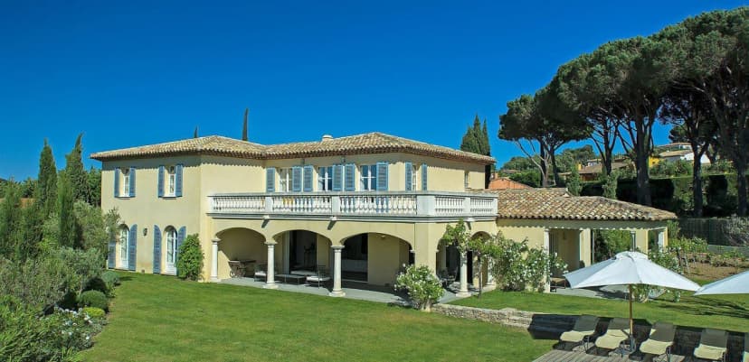 Generous Minimalist Villa with Unobstructed Hills Garden