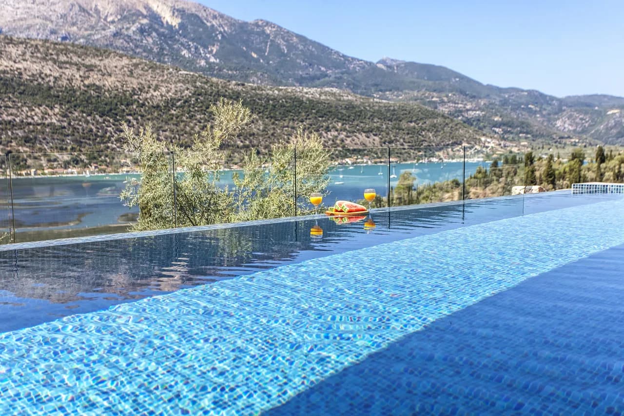 Fresh Modern Villa with Stunning Views of Desimi Bay photo 4