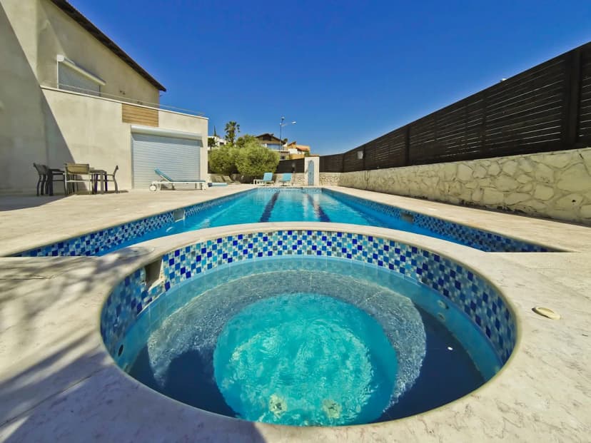 Magnificent Spacious Villa with Swimming Pool