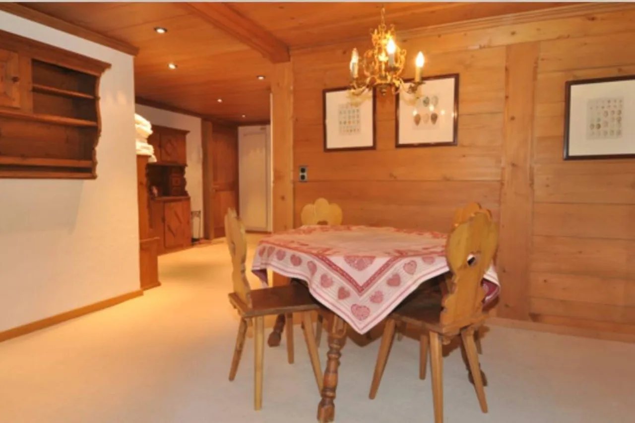 3 Bedroom Chalet in Oberbort, Saanen photo 5