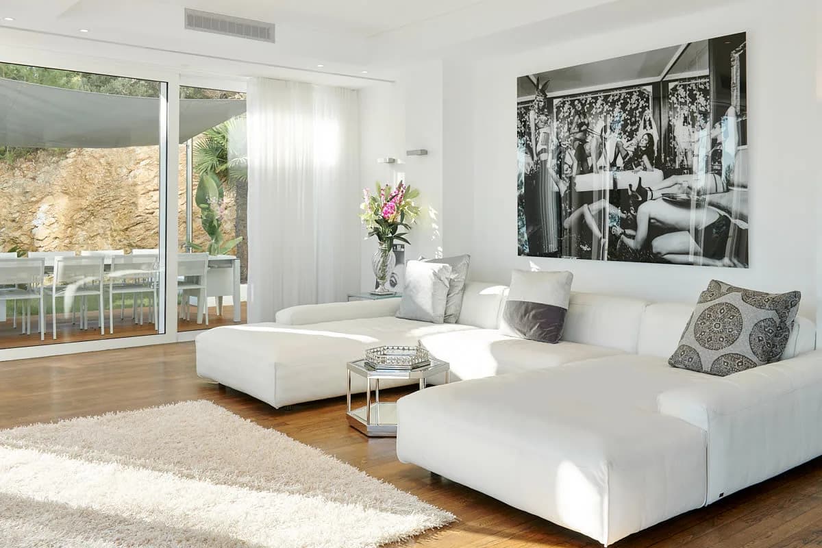 Supreme Bauhaus Villa with Heart-Stopping Features photo 4