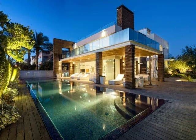New Excellent Villa in Front of the Beach and Marina