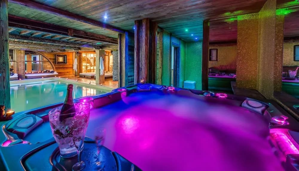 Ski-in Ski-out Chalet in Val D'isere photo 3