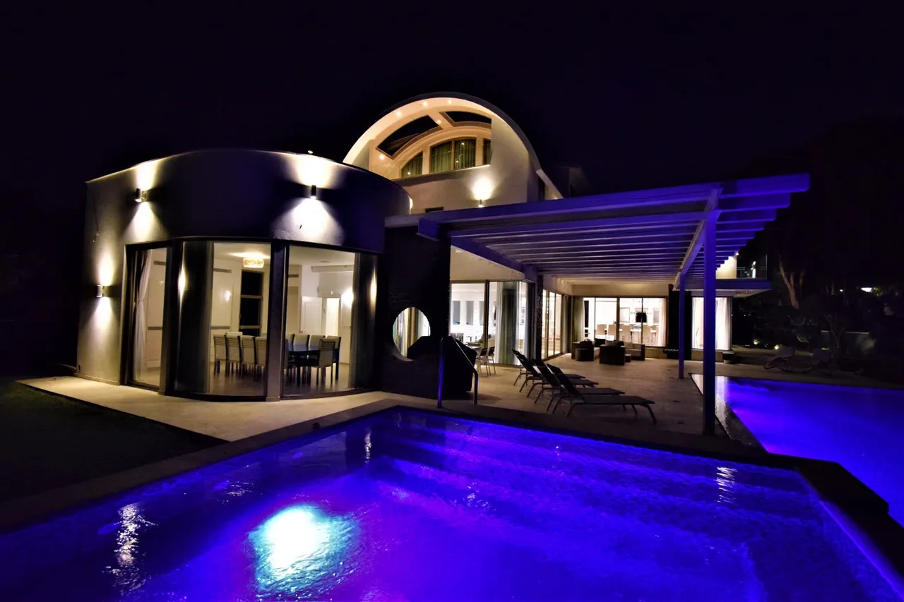 Stunning Rays Villa with Swimming Pool