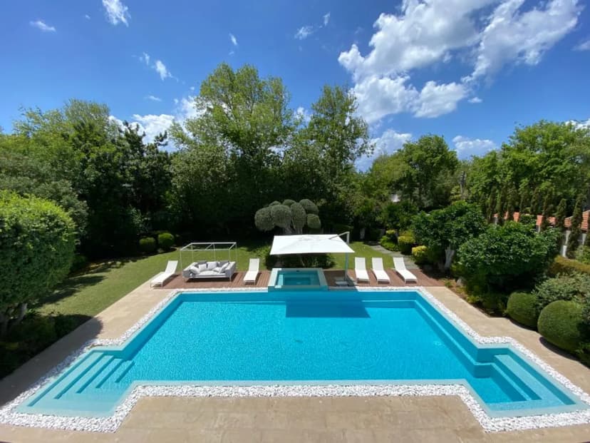 Clear Skies Villa with a Huge Swimming Pool
