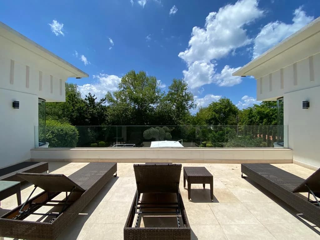 Clear Skies Villa with a Huge Swimming Pool photo 2