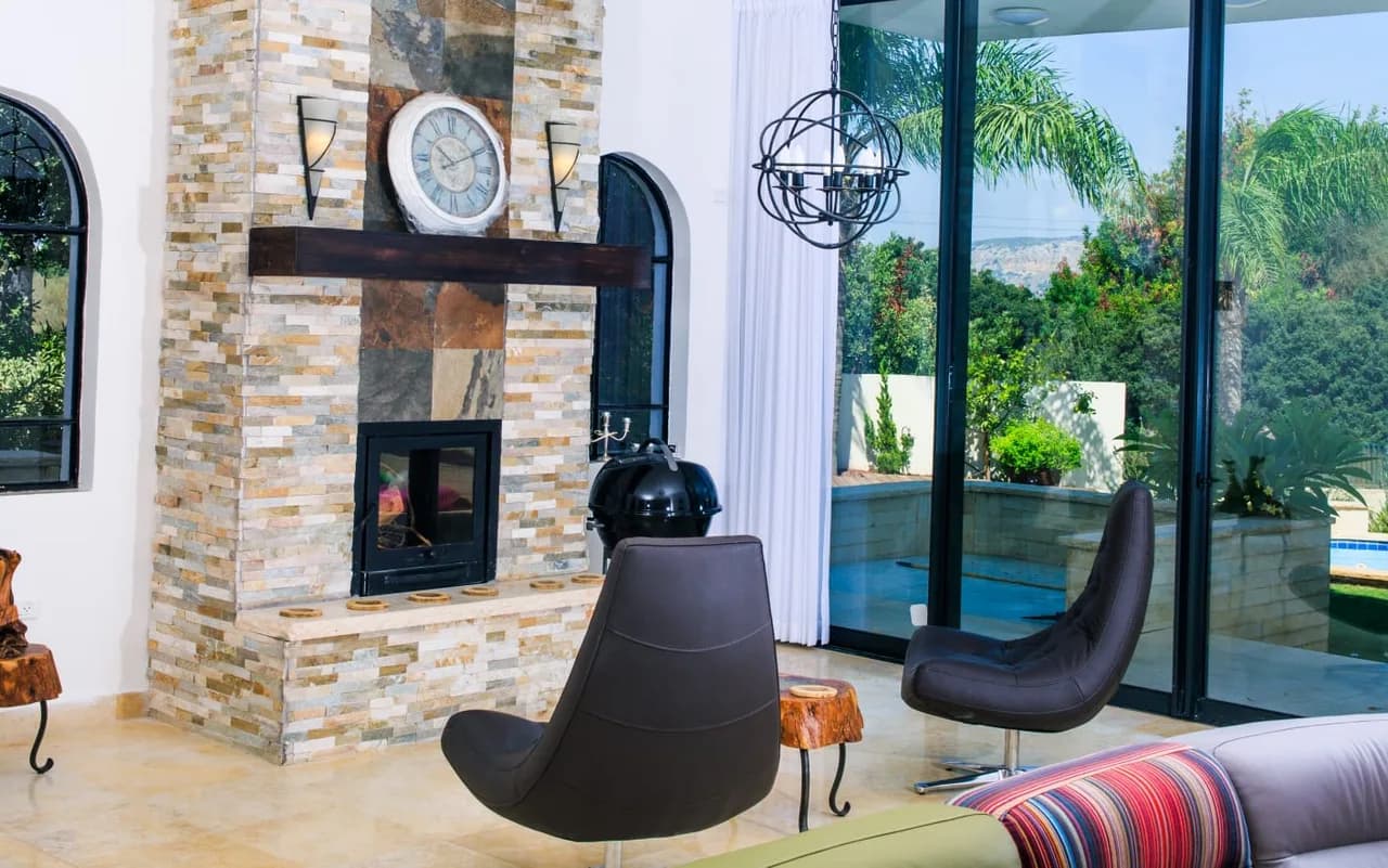 Elegant Villa Offers a View of the Mount Carmel photo 3
