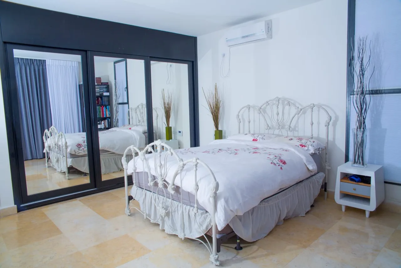 Elegant Villa Offers a View of the Mount Carmel photo 5