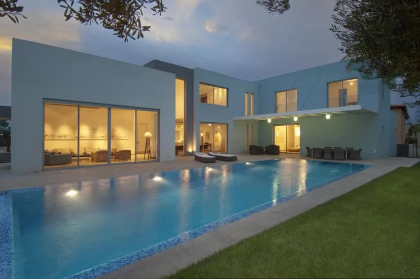 Creative Villa with Beautiful Grounds and Jacuzzi