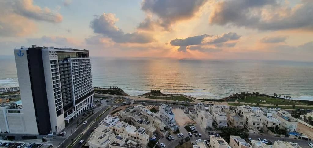Vacation Penthouse in Netanya Coastal City