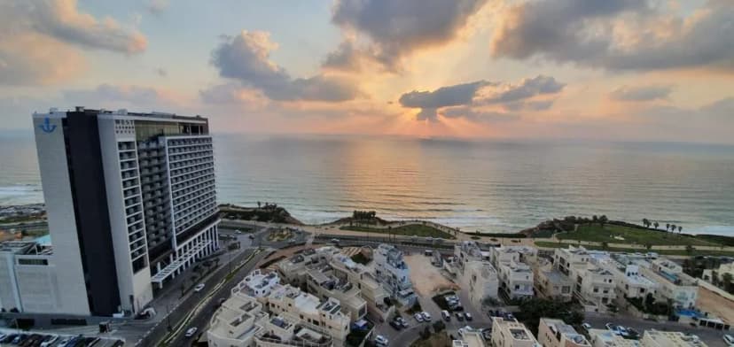 Vacation Penthouse in Netanya Coastal City