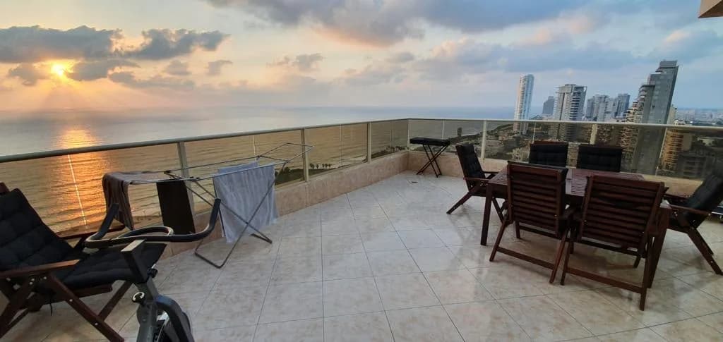 Vacation Penthouse in Netanya Coastal City photo 3