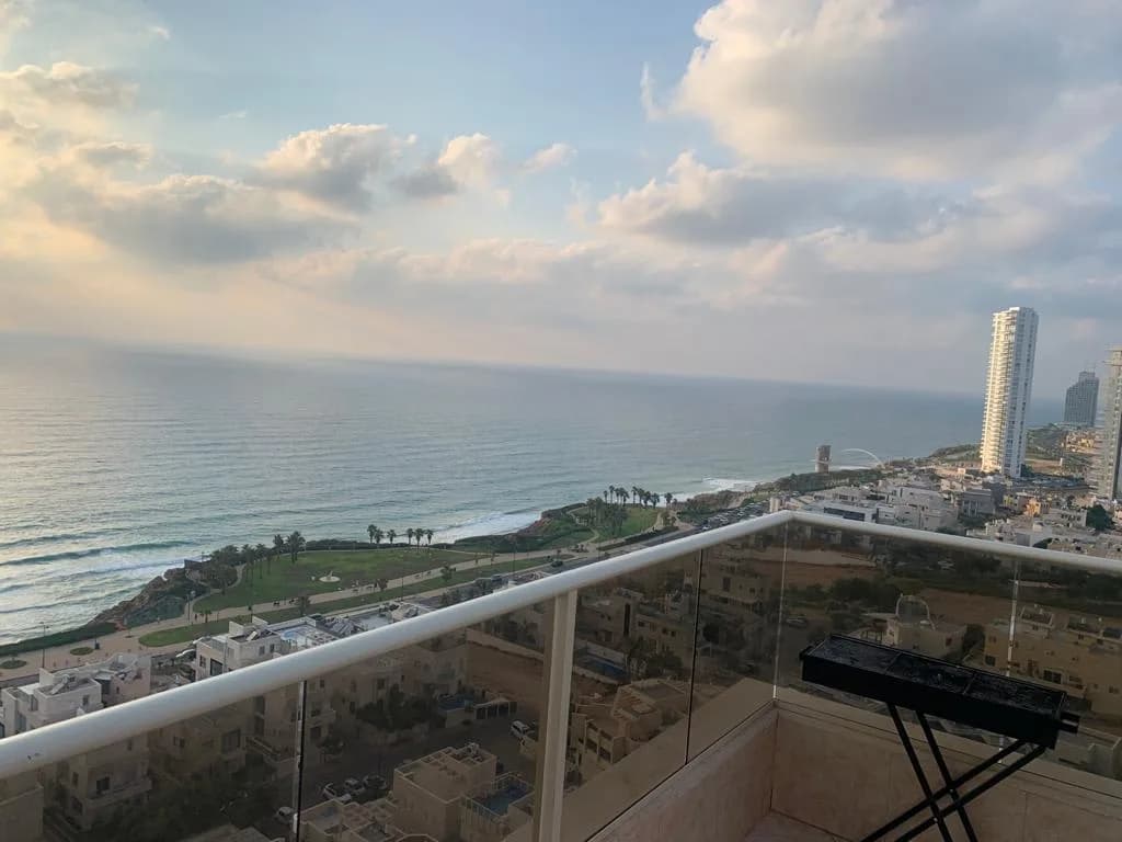 Vacation Penthouse in Netanya Coastal City photo 5