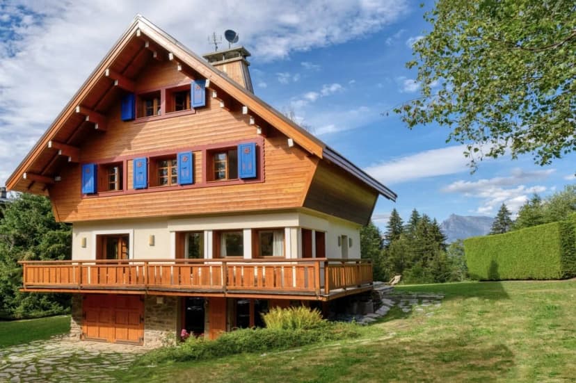 Prestigious Chalet Close to Village of Megeve