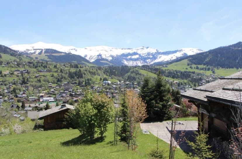 Panoramic CHalet Surrounded by Mountains