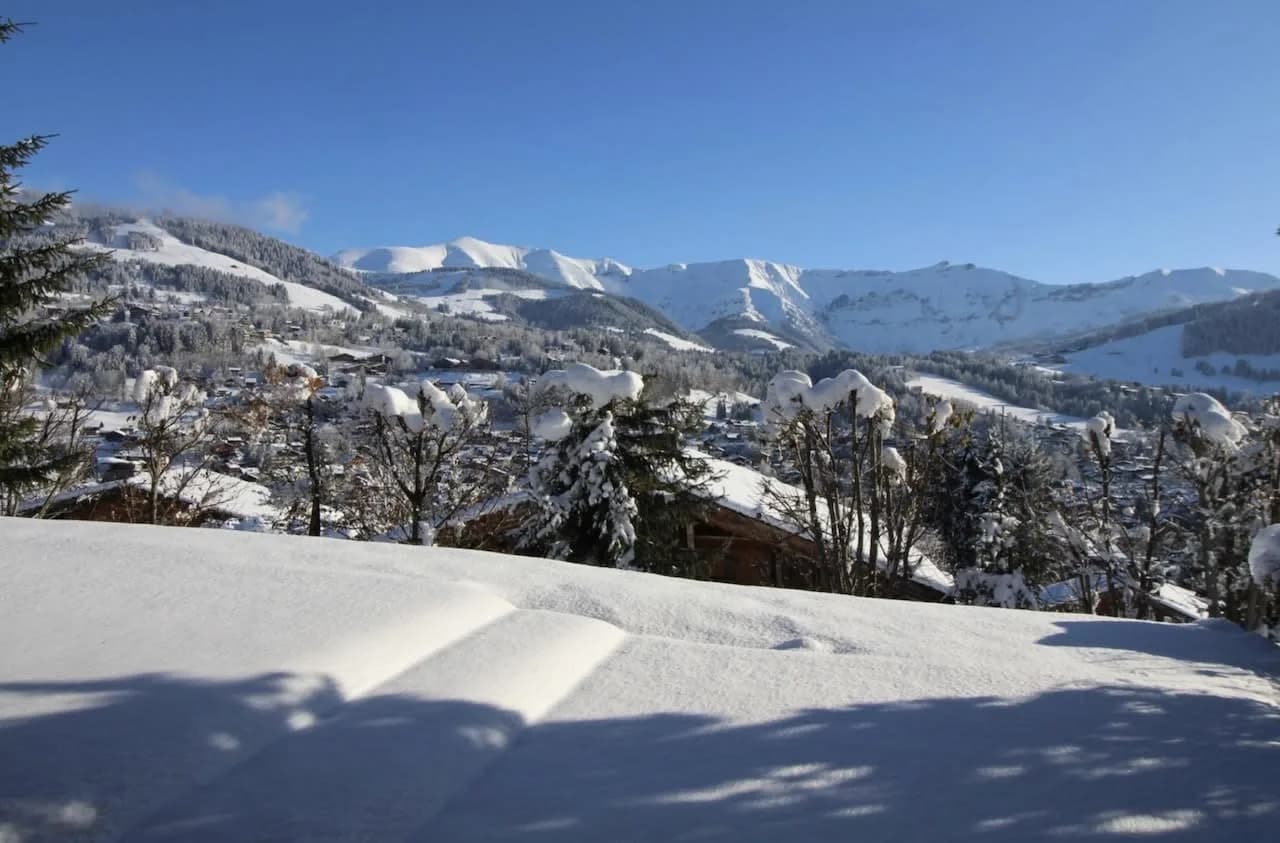 Panoramic CHalet Surrounded by Mountains photo 2