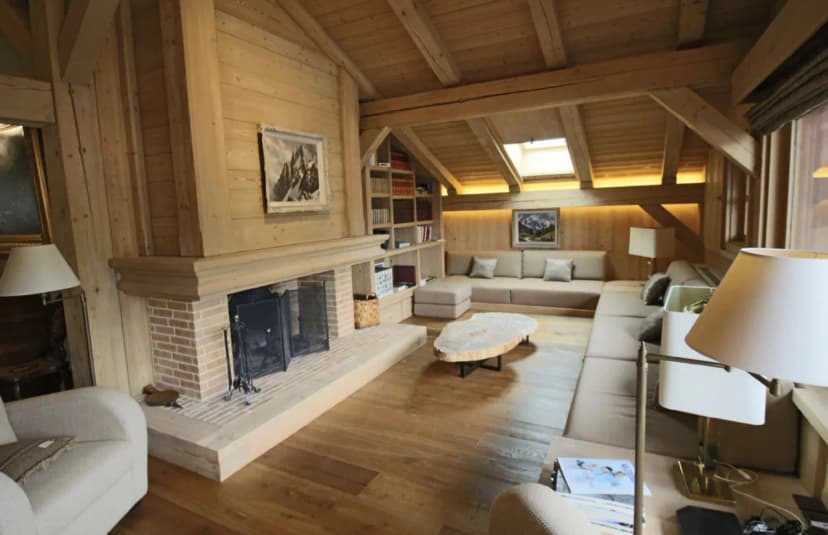 Artistic Apartment in the Heart of Village Centre