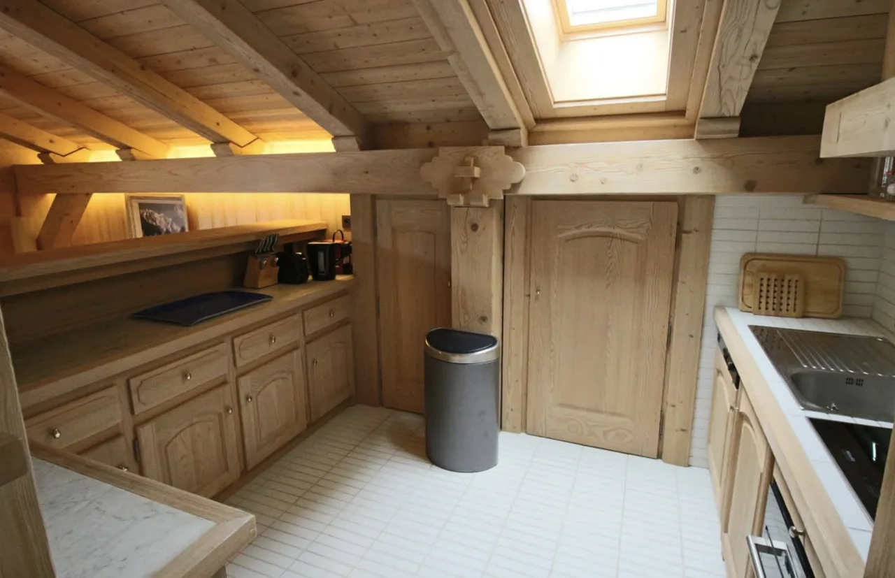 Artistic Apartment in the Heart of Village Centre photo 3