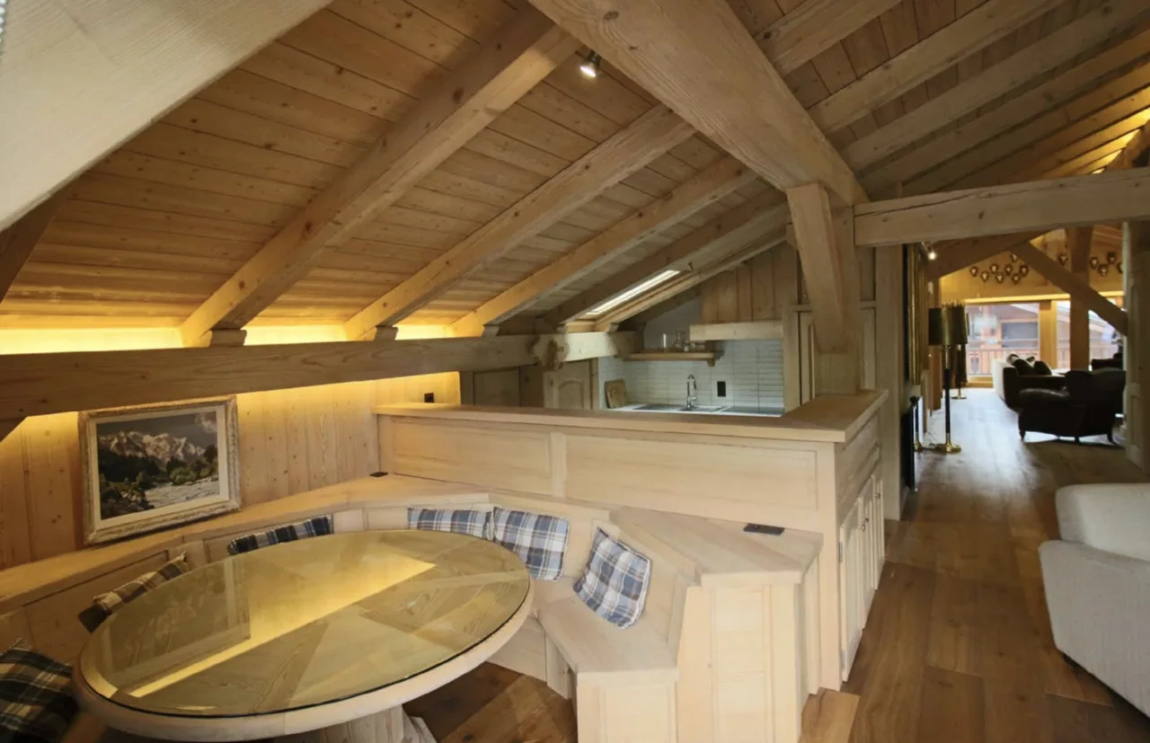 Artistic Apartment in the Heart of Village Centre photo 4