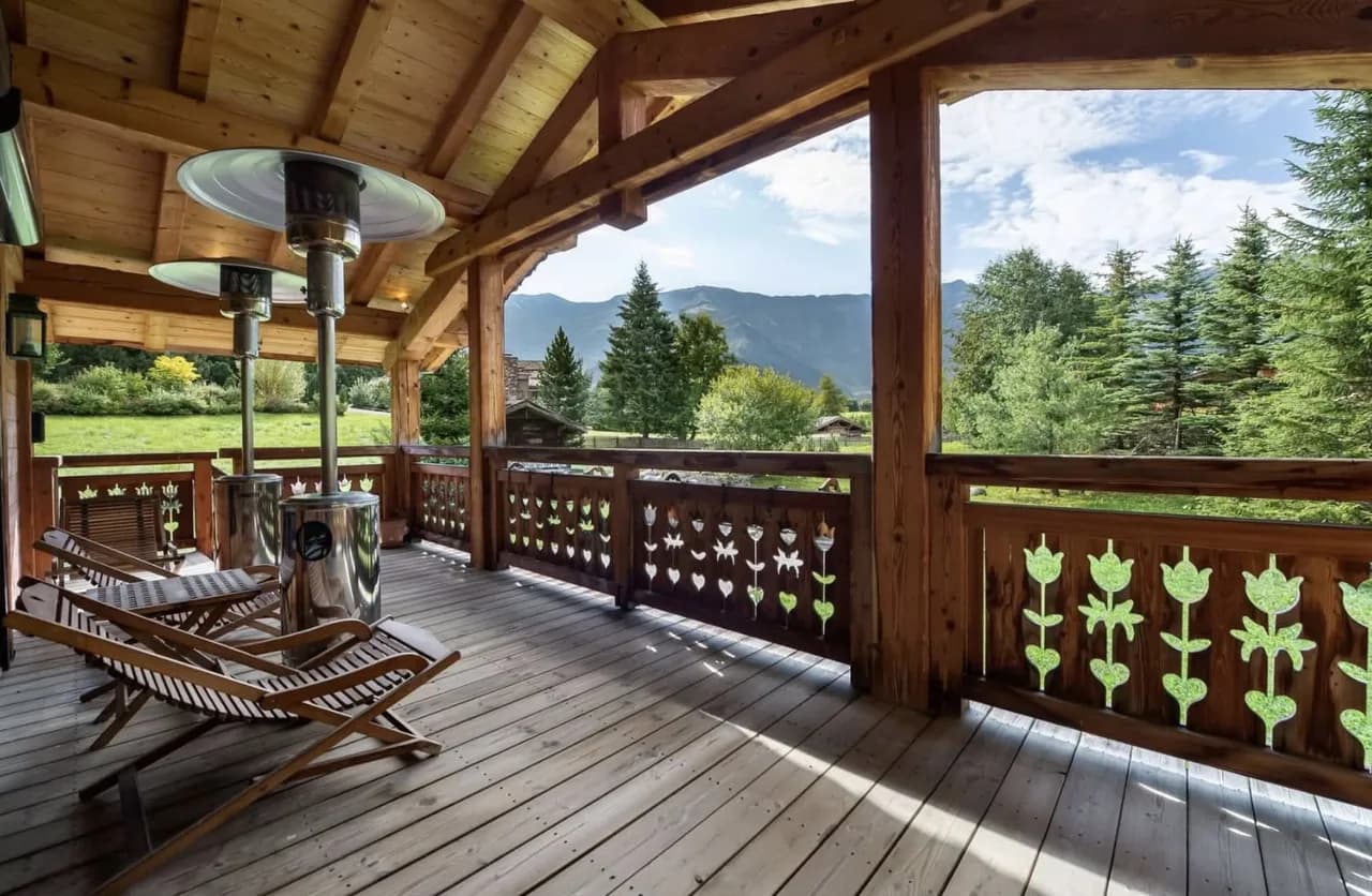Gorgeous 5 BR Chalet with Superb Views of Mountains photo 3