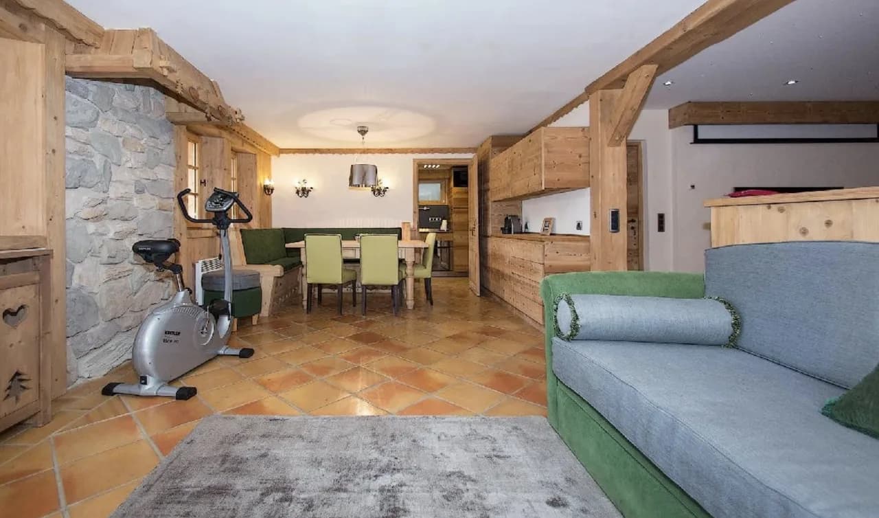 5 BR Classic Chalet Close to Resort Center photo 5