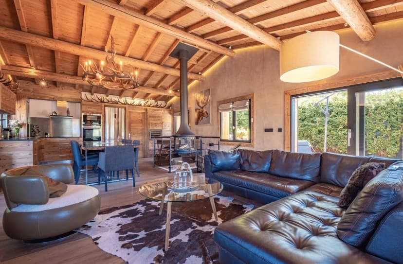 Sweet Harmony Chalet with Outdoor Jacuzzi
