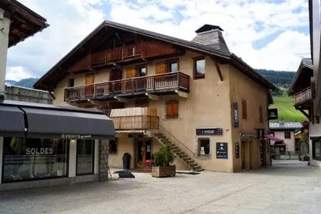 4 BR - Prime Flat Near the Main Square