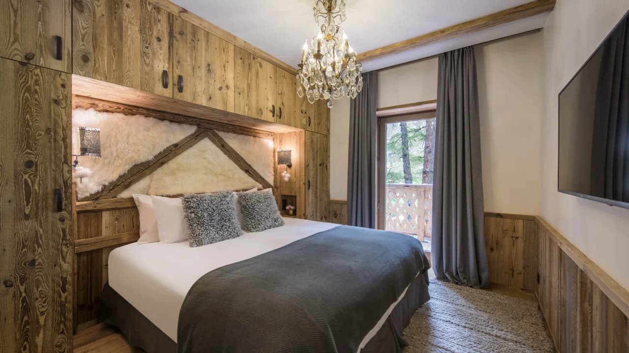 Sensational Posh Chalet For Best Mountain Experience photo 3