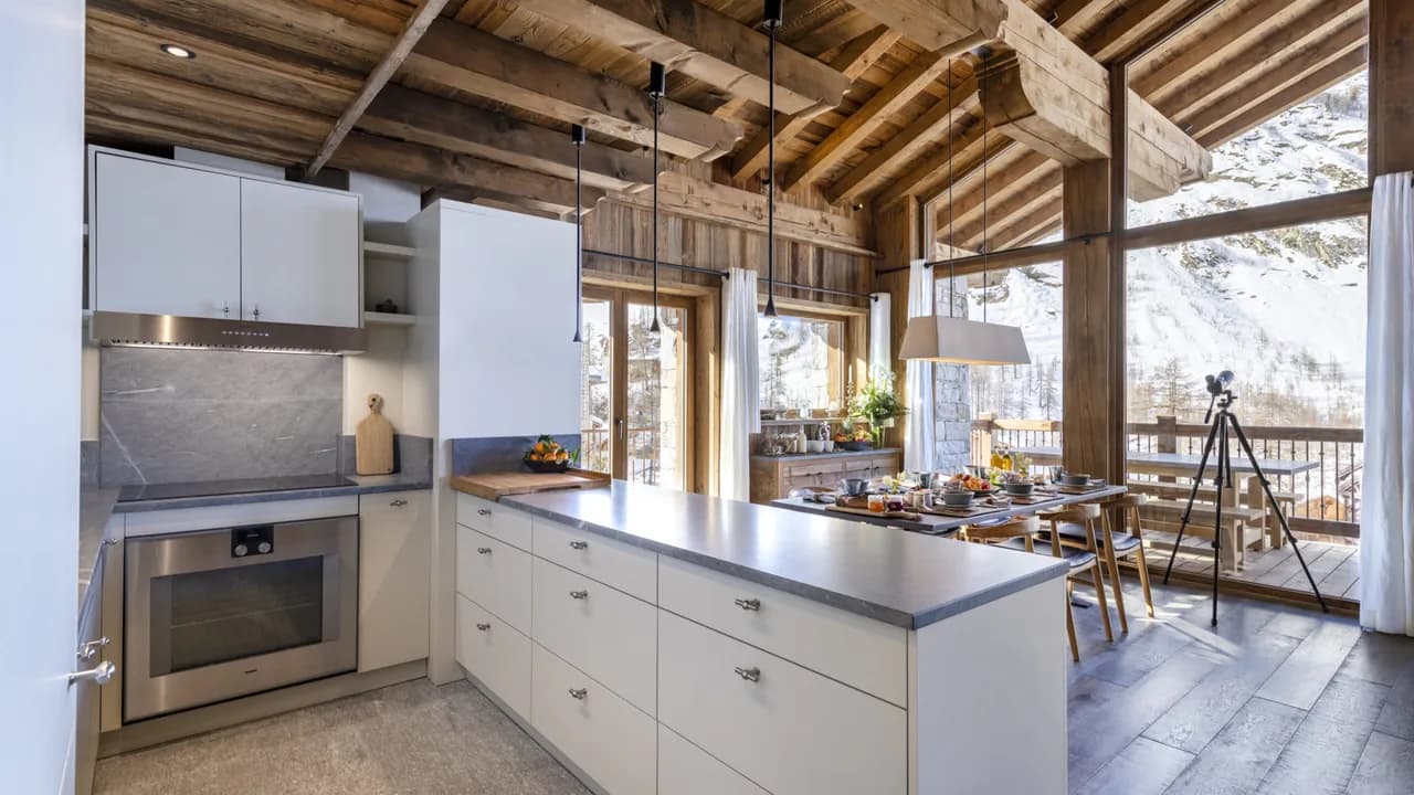 Chalet 4 - Sophisticated Classic With Great Views photo 4