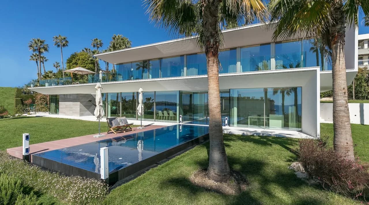 Stunningly Redesigned Villa in Cannes Californie