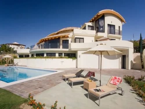Captivating New Villa With Contemporary Vibe
