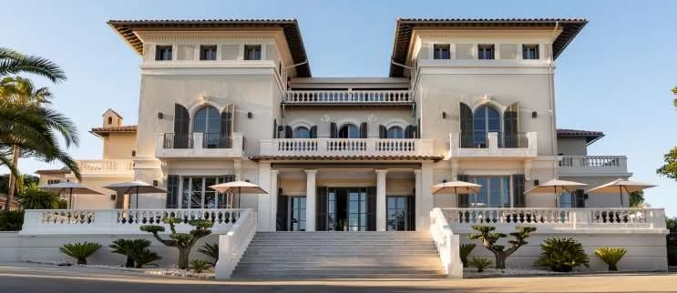 Sumptuous Villa Between Land and Sea photo 2