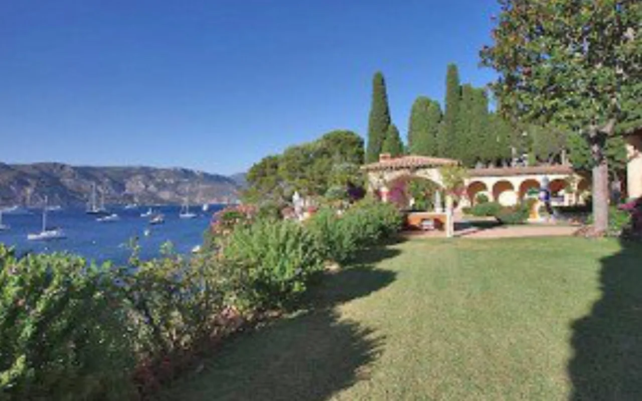 Splendid Beachfront Villa with Pool and Home Cinema photo 3