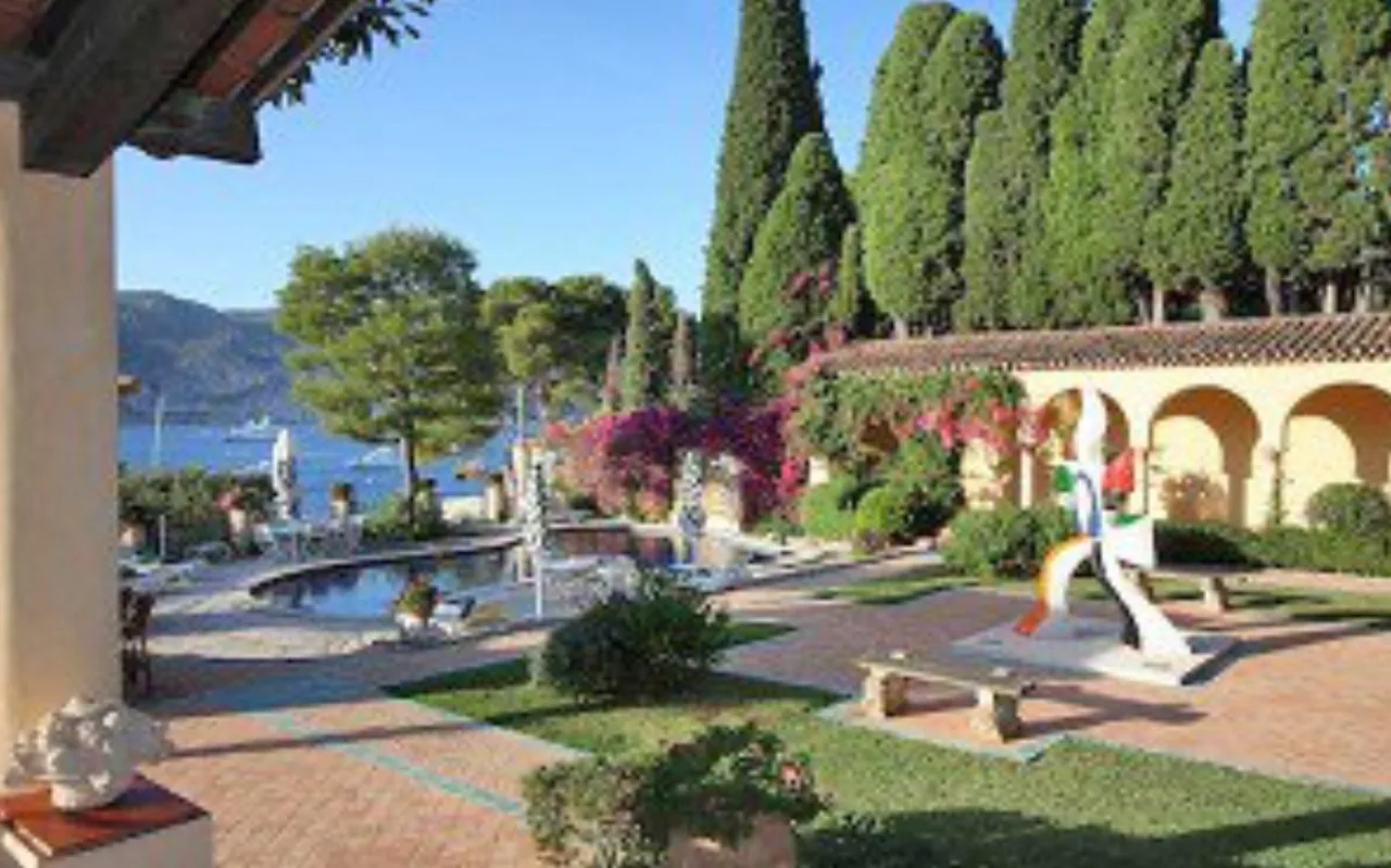 Splendid Beachfront Villa with Pool and Home Cinema photo 4