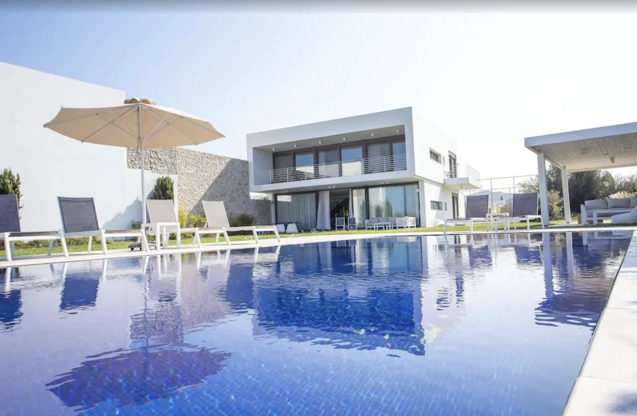 Paradise Villa Near Local Taverns, Bars and Shops photo 2