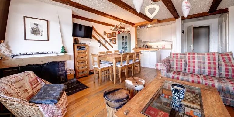 Cheery Apartment with Mountain Ranges Views photo 3